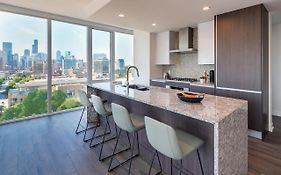 Level Chicago - Old Town